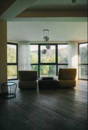 იყიდება 8 ოთახიანი სახლი - თბილისი