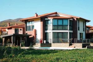 იყიდება 8 ოთახიანი სახლი - თბილისი