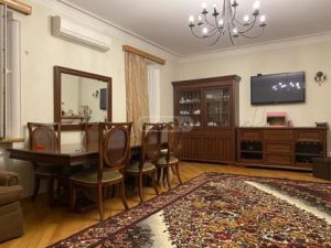 იყიდება 7 ოთახიანი სახლი - თბილისი