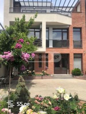 ქირავდება 10 ოთახიანი სახლი - თბილისი