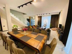 იყიდება 10 ოთახიანი სახლი - თბილისი