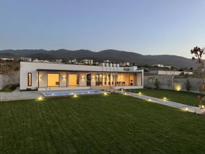 იყიდება 8 ოთახიანი სახლი - თბილისი