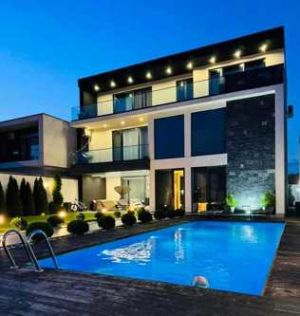 იყიდება 10 ოთახიანი სახლი - თბილისი