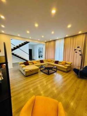 იყიდება 10 ოთახიანი სახლი - თბილისი