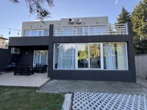 იყიდება 4 ოთახიანი სახლი - თბილისი