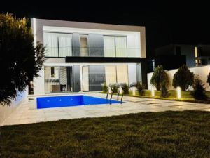 იყიდება 8 ოთახიანი სახლი - თბილისი