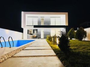 იყიდება 8 ოთახიანი სახლი - თბილისი