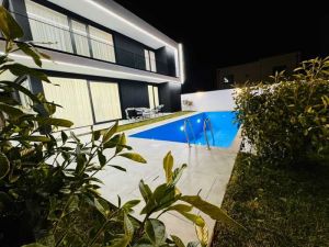 იყიდება 11 ოთახიანი სახლი - თბილისი