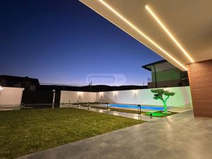 იყიდება 8 ოთახიანი სახლი - თბილისი