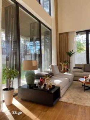 იყიდება 8 ოთახიანი სახლი - თბილისი