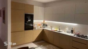 იყიდება 8 ოთახიანი სახლი - თბილისი