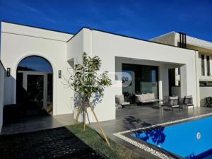 იყიდება 5 ოთახიანი სახლი - თბილისი