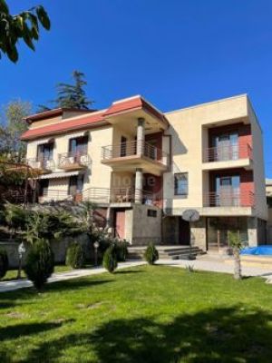 იყიდება 11 ოთახიანი სახლი - თბილისი