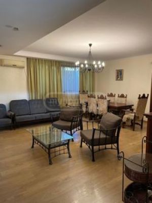 იყიდება 11 ოთახიანი სახლი - თბილისი