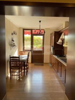 იყიდება 11 ოთახიანი სახლი - თბილისი