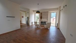 იყიდება 8 ოთახიანი სახლი - თბილისი