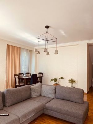 იყიდება 6 ოთახიანი სახლი - თბილისი