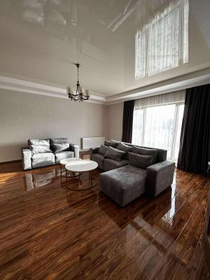 ქირავდება 9 ოთახიანი სახლი - თბილისი