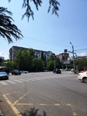 იყიდება 6 ოთახიანი ბინა - თბილისი