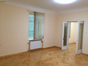 იყიდება 5 ოთახიანი ბინა - თბილისი