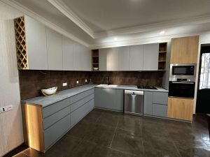 ქირავდება 9 ოთახიანი სახლი - თბილისი