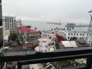 ქირავდება 2 ოთახიანი ბინა - ბათუმი