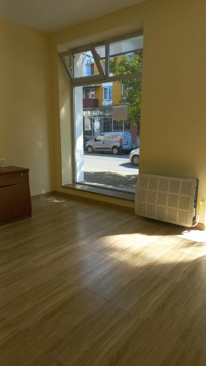 ქირავდება 60 კვმ კომერციული ფართი - ფოთი