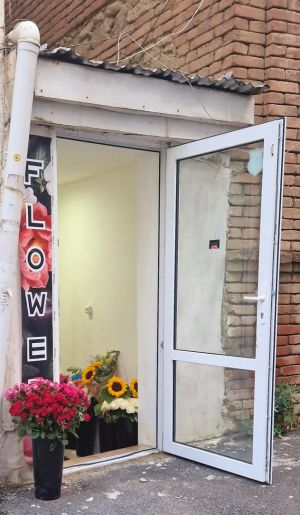 ქირავდება 20 კვმ კომერციული ფართი - თბილისი