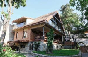 იყიდება 7 ოთახიანი სახლი - თბილისი