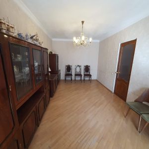 იყიდება 4 ოთახიანი ბინა - რუსთავი
