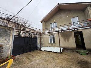 იყიდება 5 ოთახიანი სახლი - თბილისი